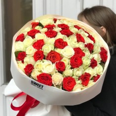 Buchet Trandafiri Roșii și Albi