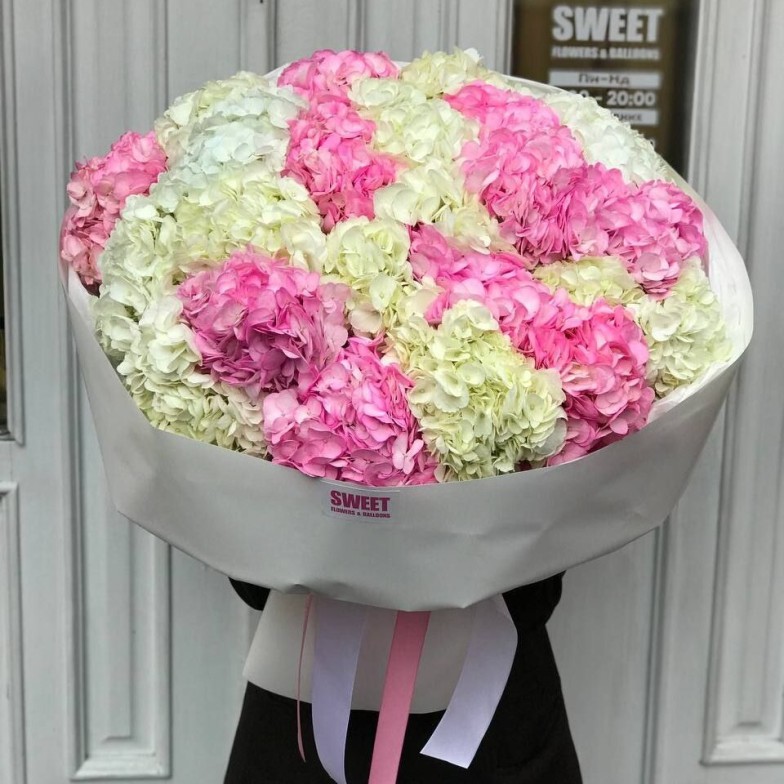 Hydrangea Bouquet – 25 pcs 