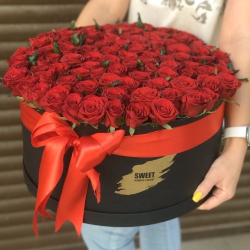 Cutie cu 111 Trandafiri Eternal Love