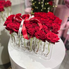 Aranjament Scarlet Love cu Trandafiri Roșii