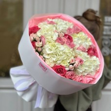 Buchet Blush Harmony cu Hortensii și Trandafiri